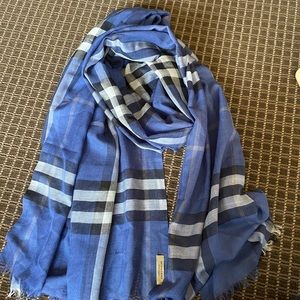 Burberry scarf with TAGS